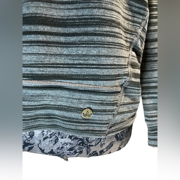 PRANA - Women’s Long Sleeve Light Weight Top - Picture 5 of 6